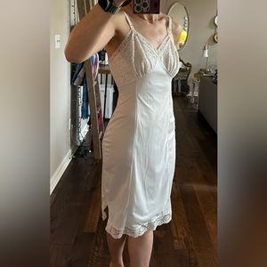 076: vintage white lace slip dress in great condition